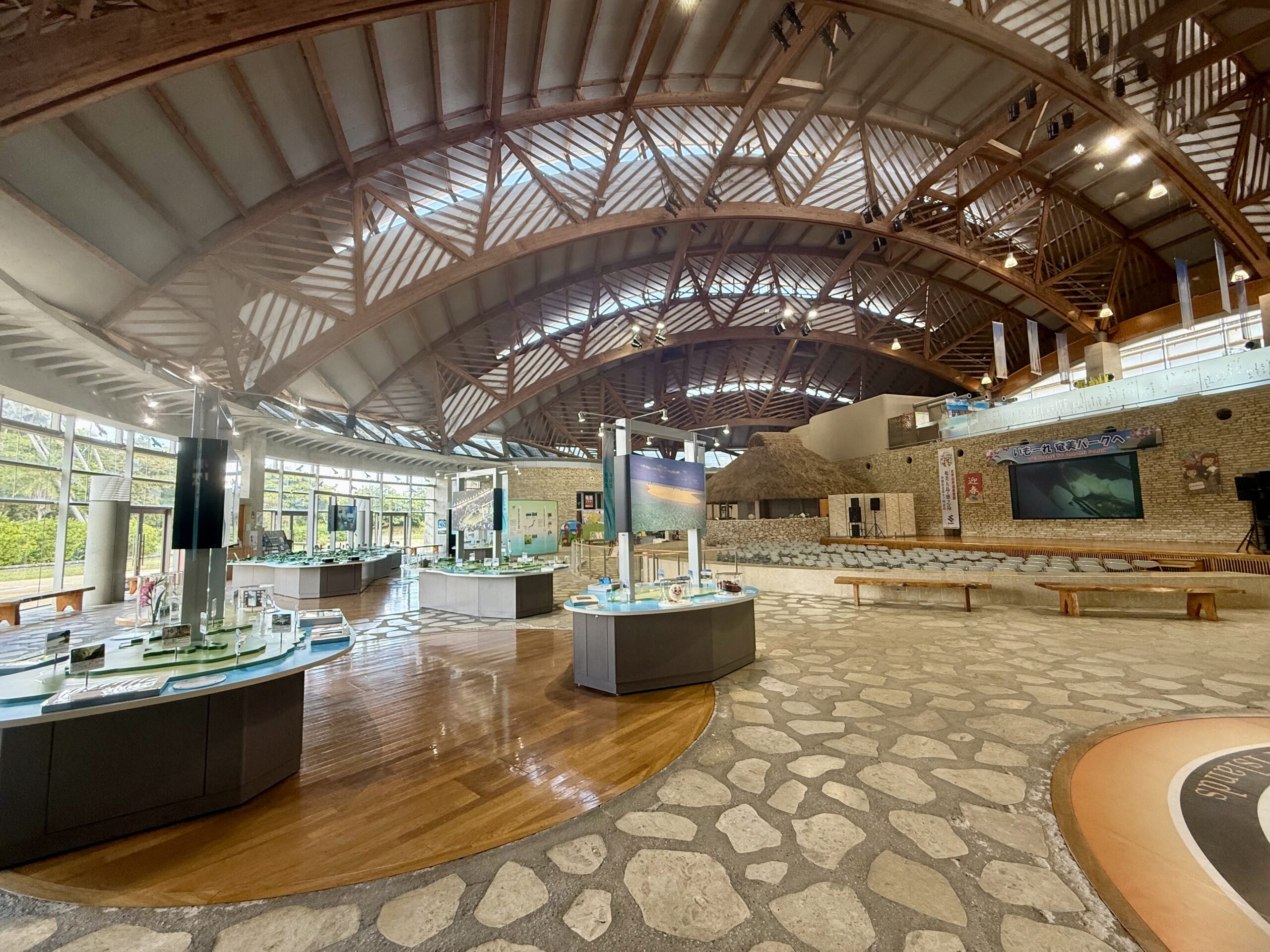 奄美パークの内観