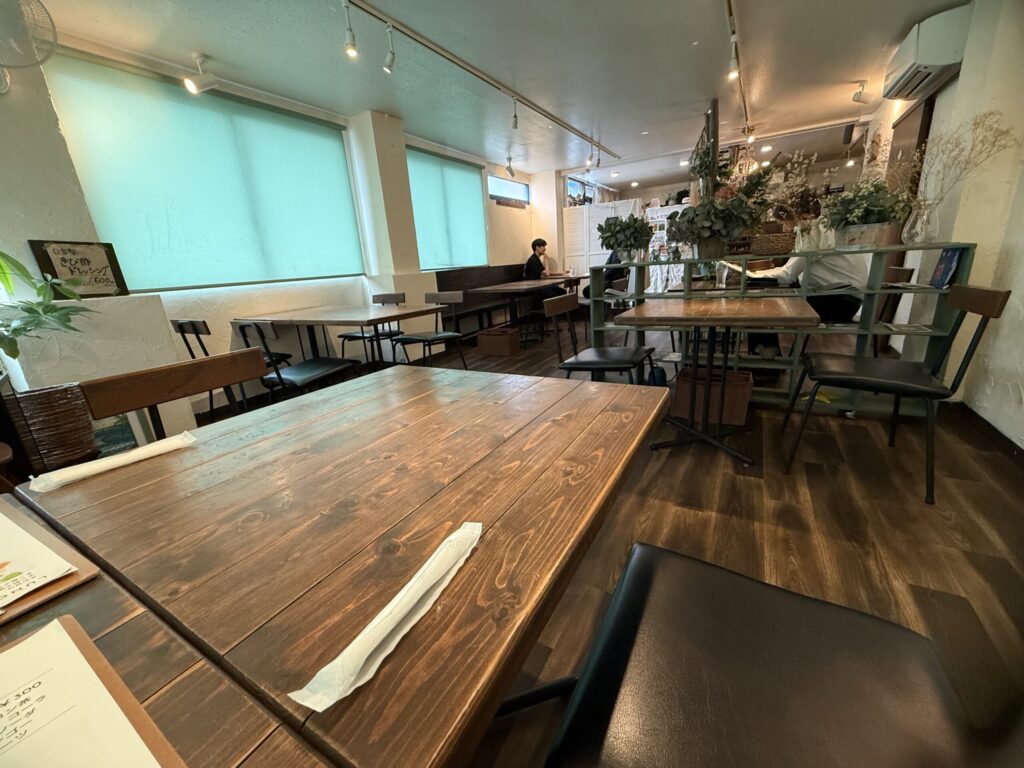 古仁屋rib店内
